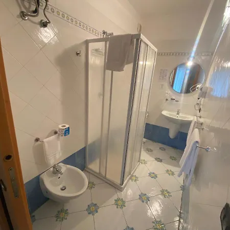 Gatto Bianco Le Dimore